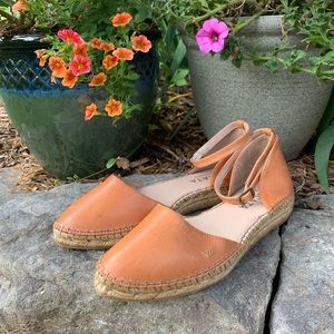 Viscata | Leather Closed-Toe Espadrille Flat| 40